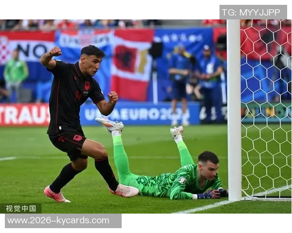 佩里西奇传中助攻布翁乔尔诺头球乌龙埃因霍温迅速扳平比分