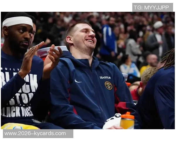 皮尔斯与女主持探讨男友点赞大屁股女是否算出轨引发热议